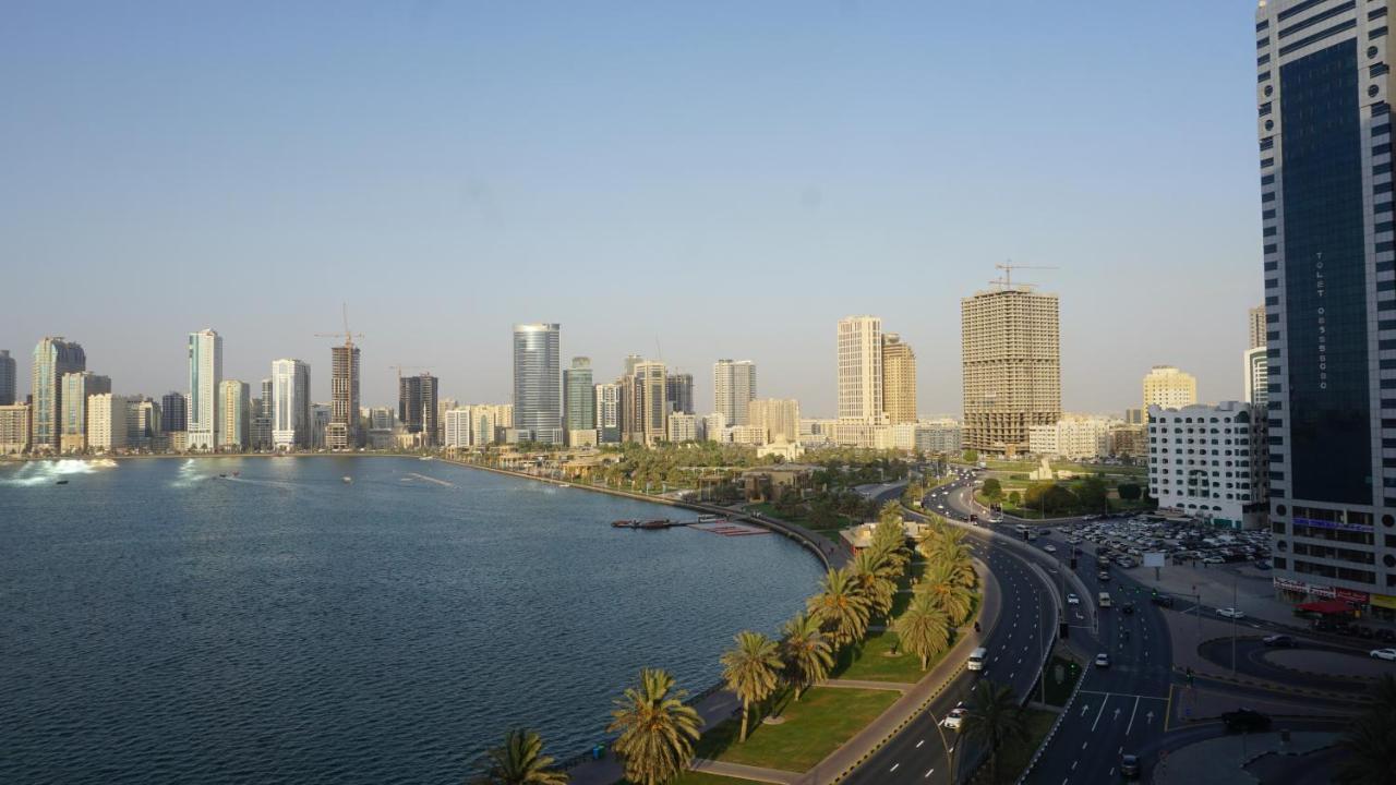 Golden Tulip Sharjah Aparthotel Eksteriør bilde