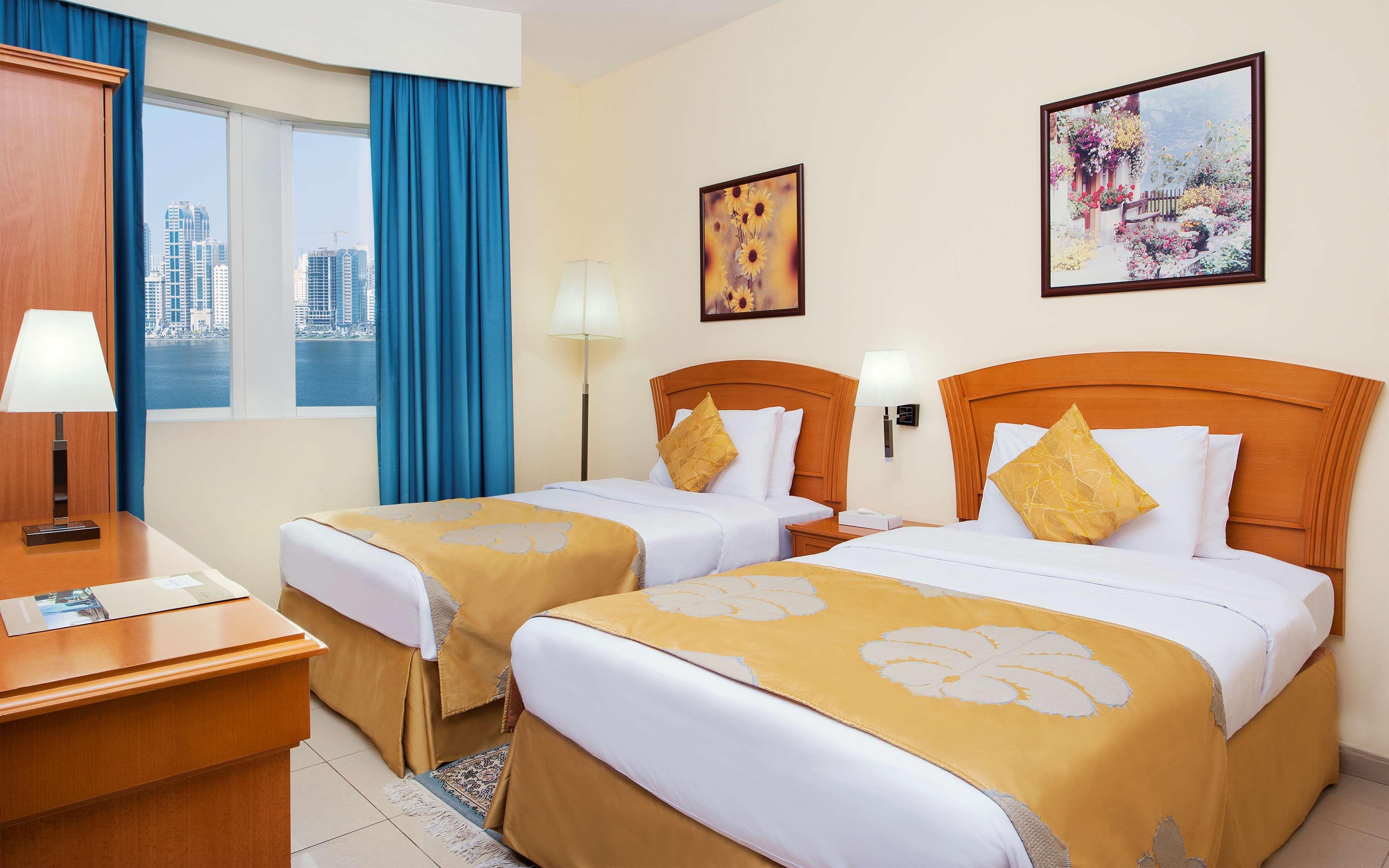 Golden Tulip Sharjah Aparthotel Eksteriør bilde