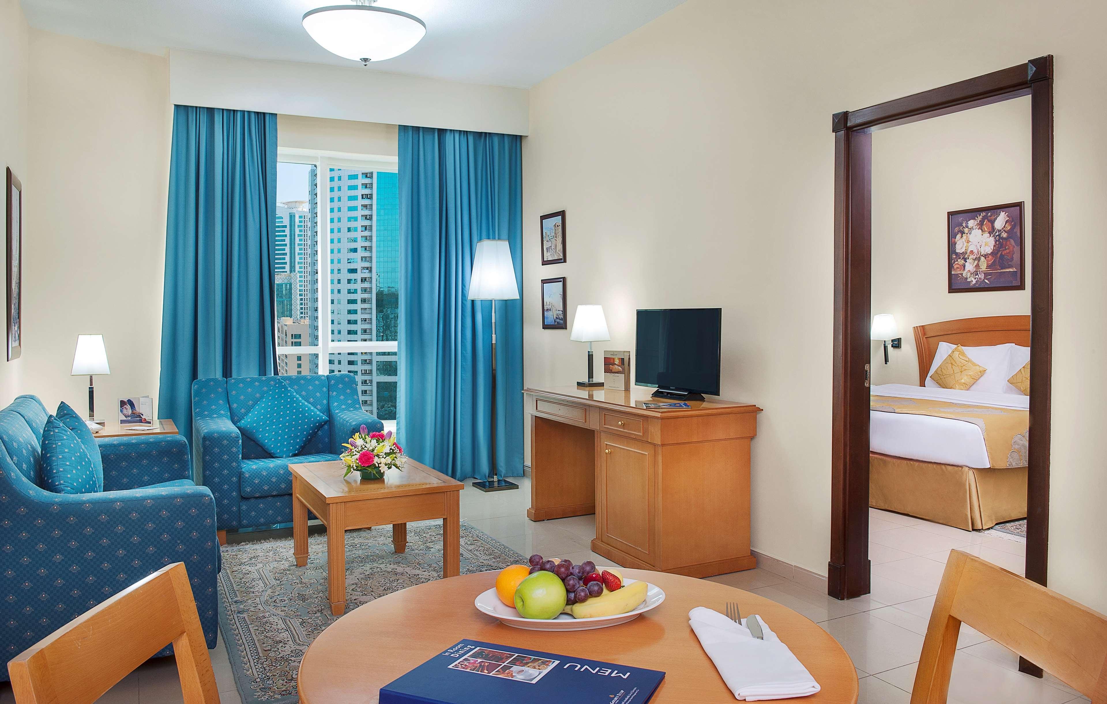 Golden Tulip Sharjah Aparthotel Eksteriør bilde