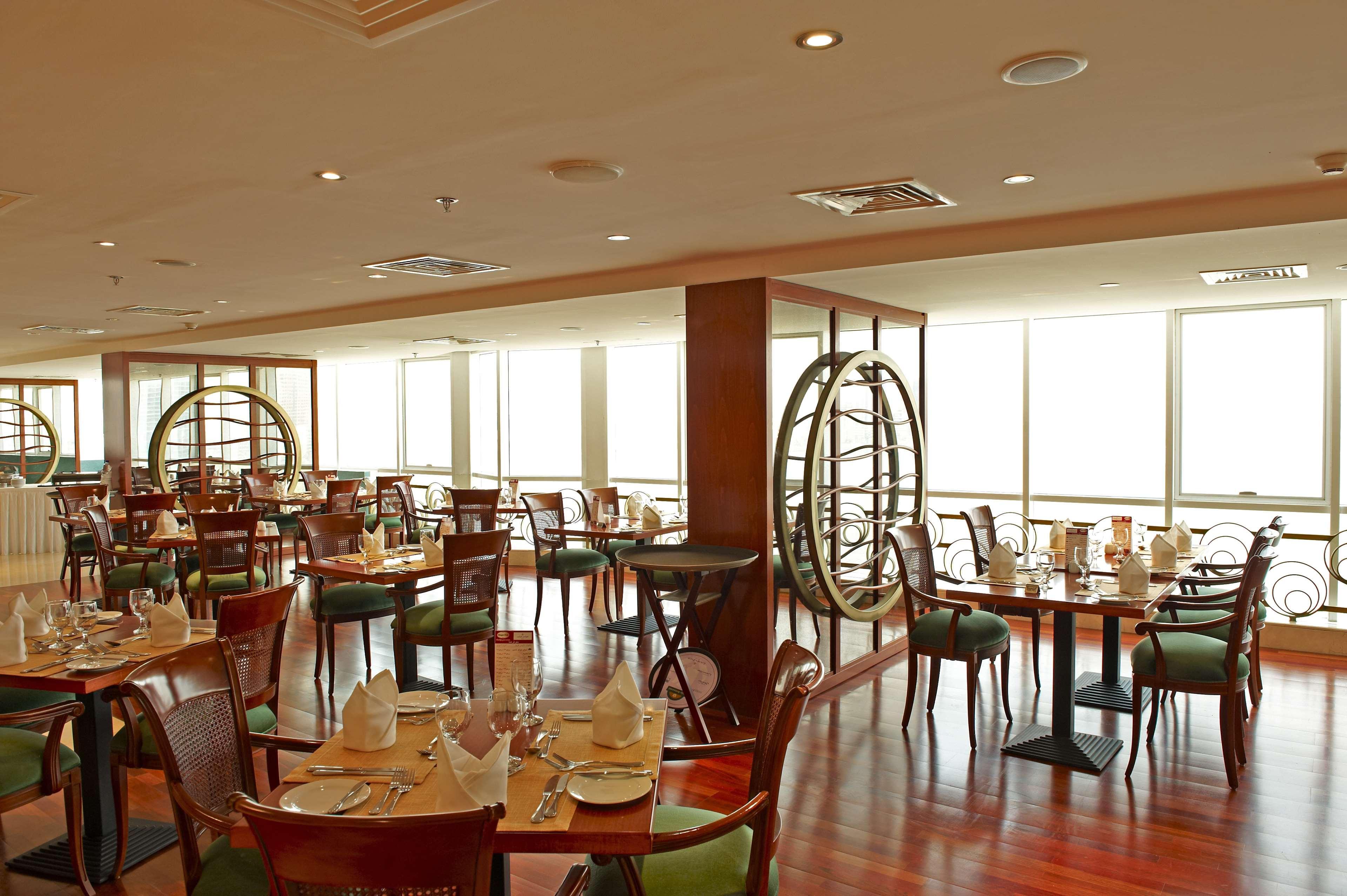 Golden Tulip Sharjah Aparthotel Eksteriør bilde