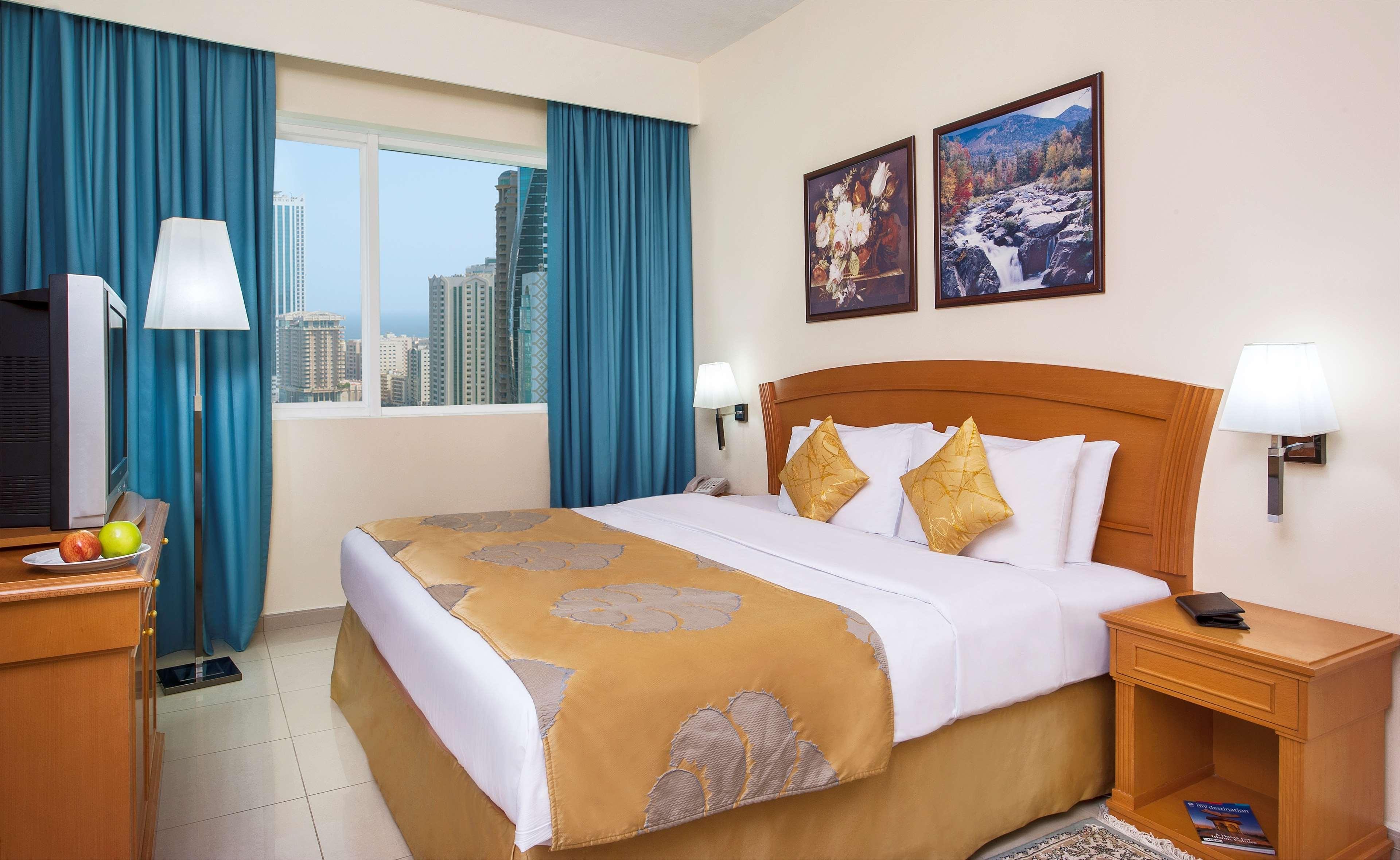 Golden Tulip Sharjah Aparthotel Eksteriør bilde