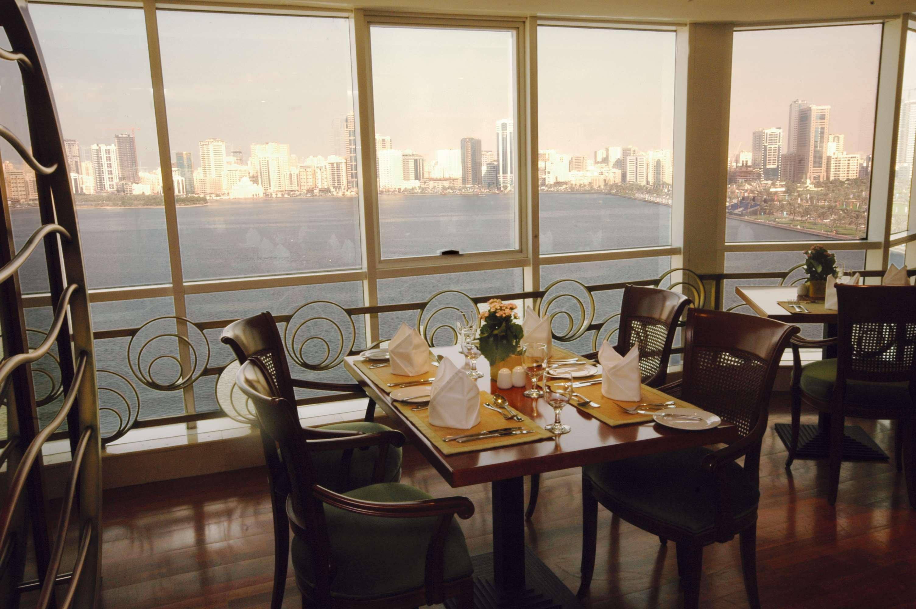 Golden Tulip Sharjah Aparthotel Eksteriør bilde