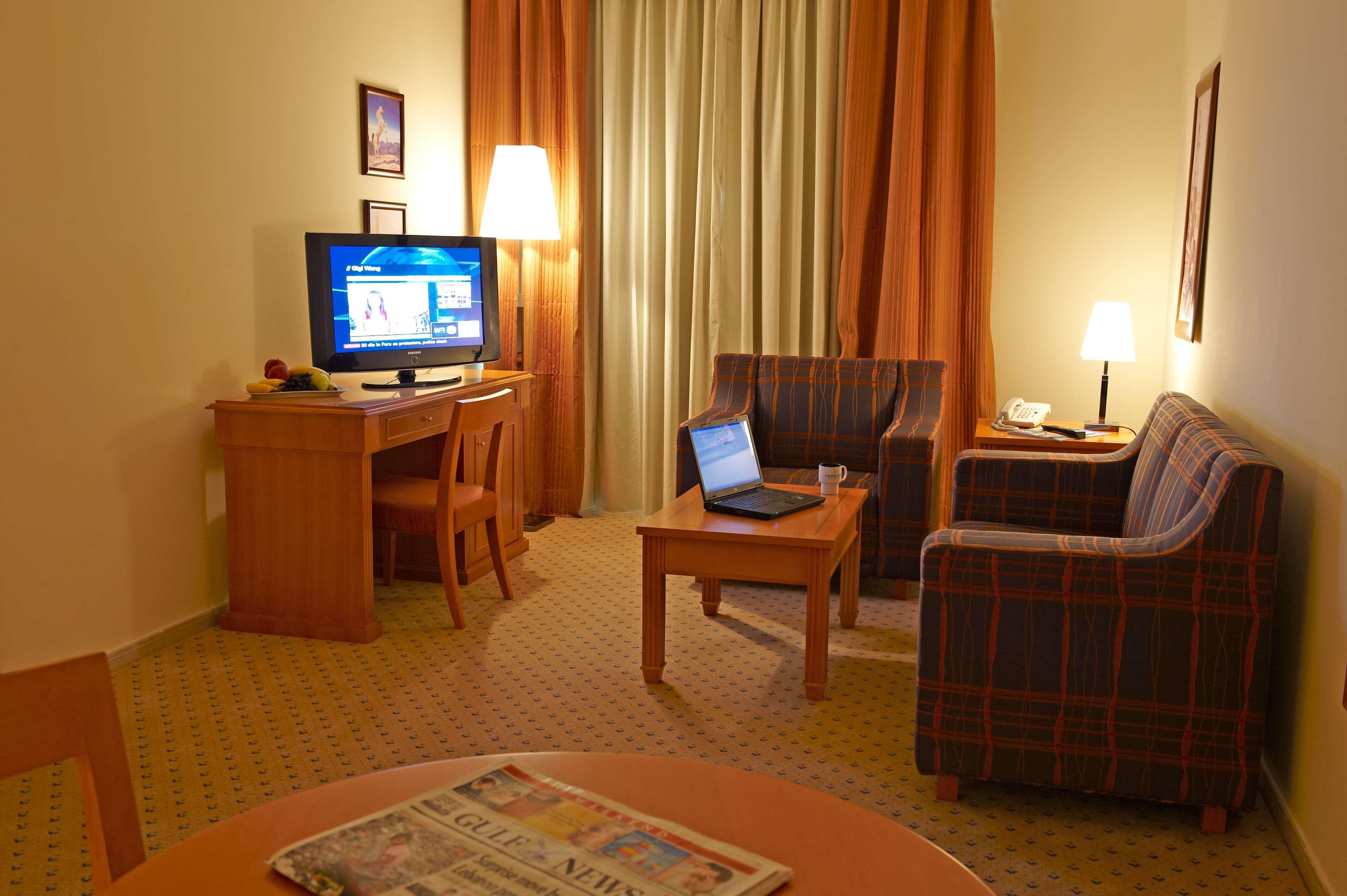 Golden Tulip Sharjah Aparthotel Eksteriør bilde