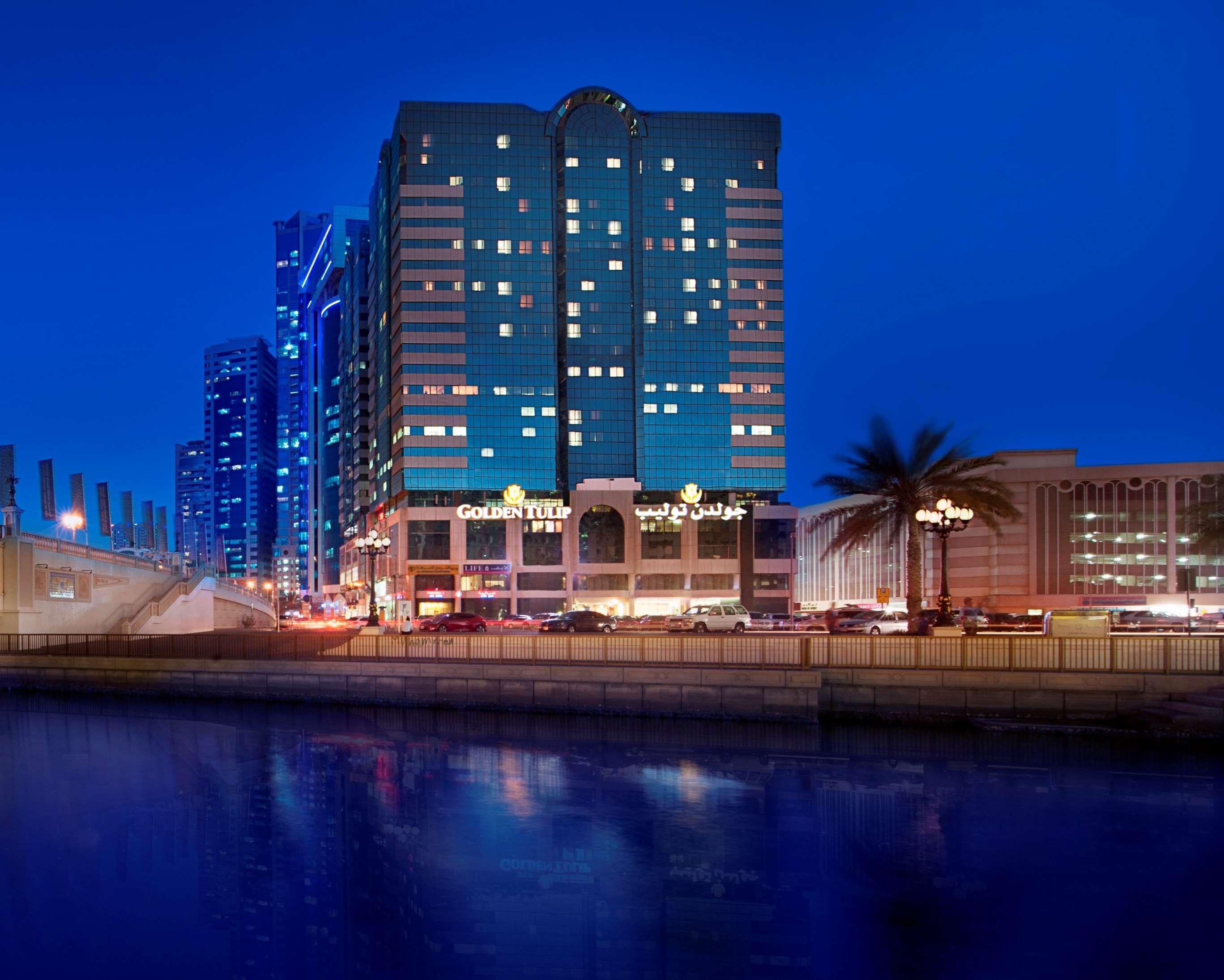 Golden Tulip Sharjah Aparthotel Eksteriør bilde