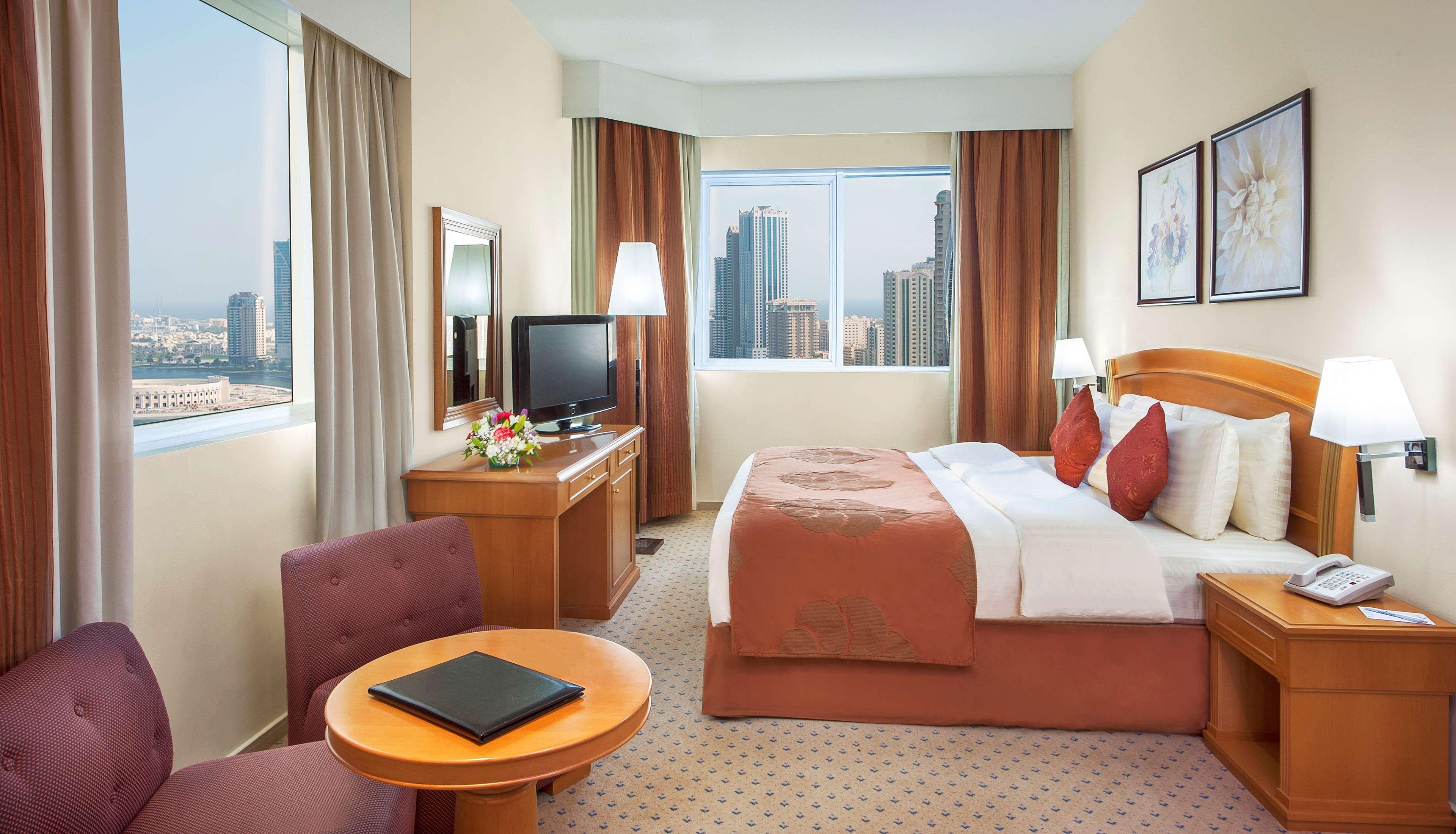 Golden Tulip Sharjah Aparthotel Eksteriør bilde