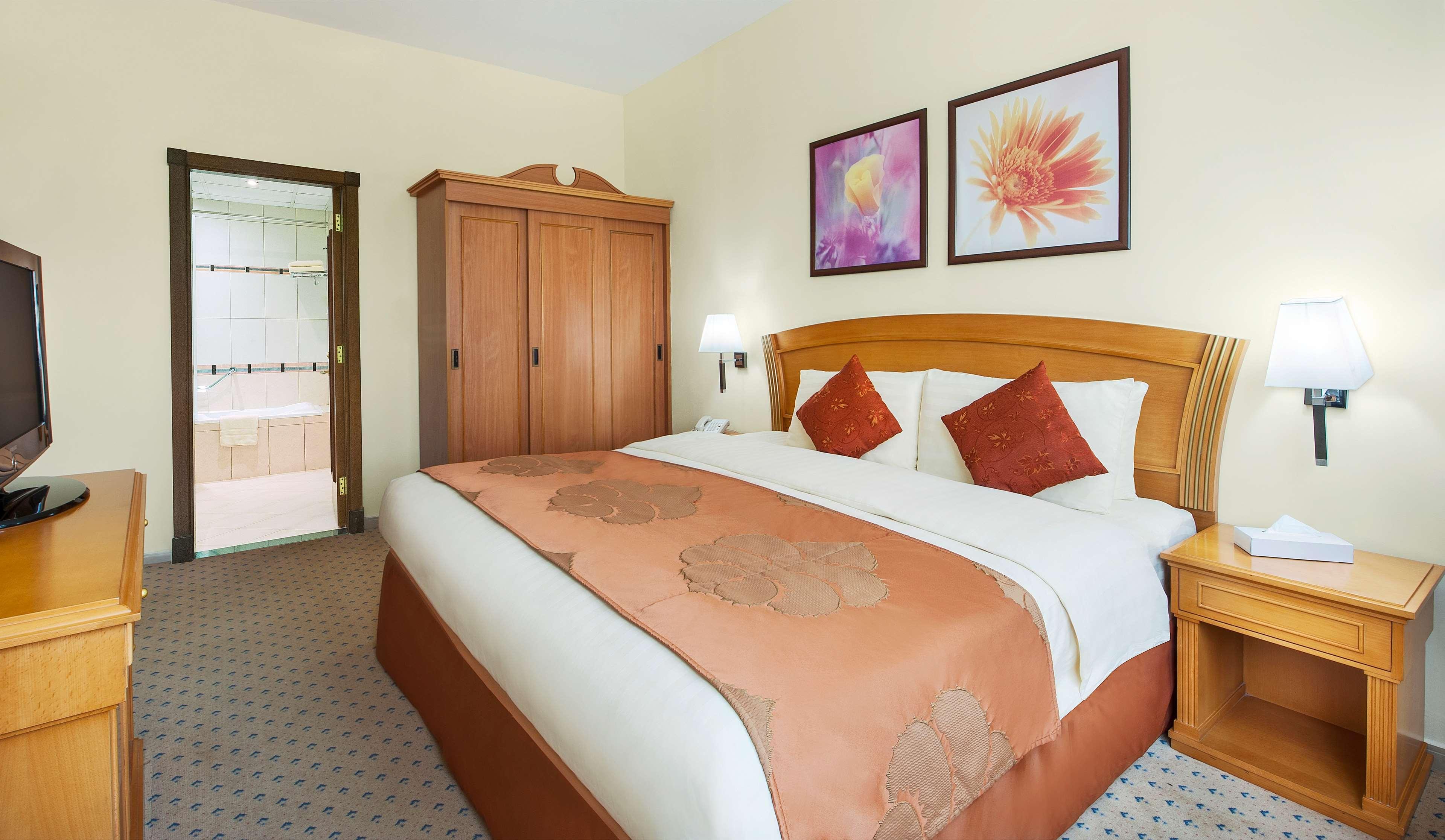 Golden Tulip Sharjah Aparthotel Eksteriør bilde