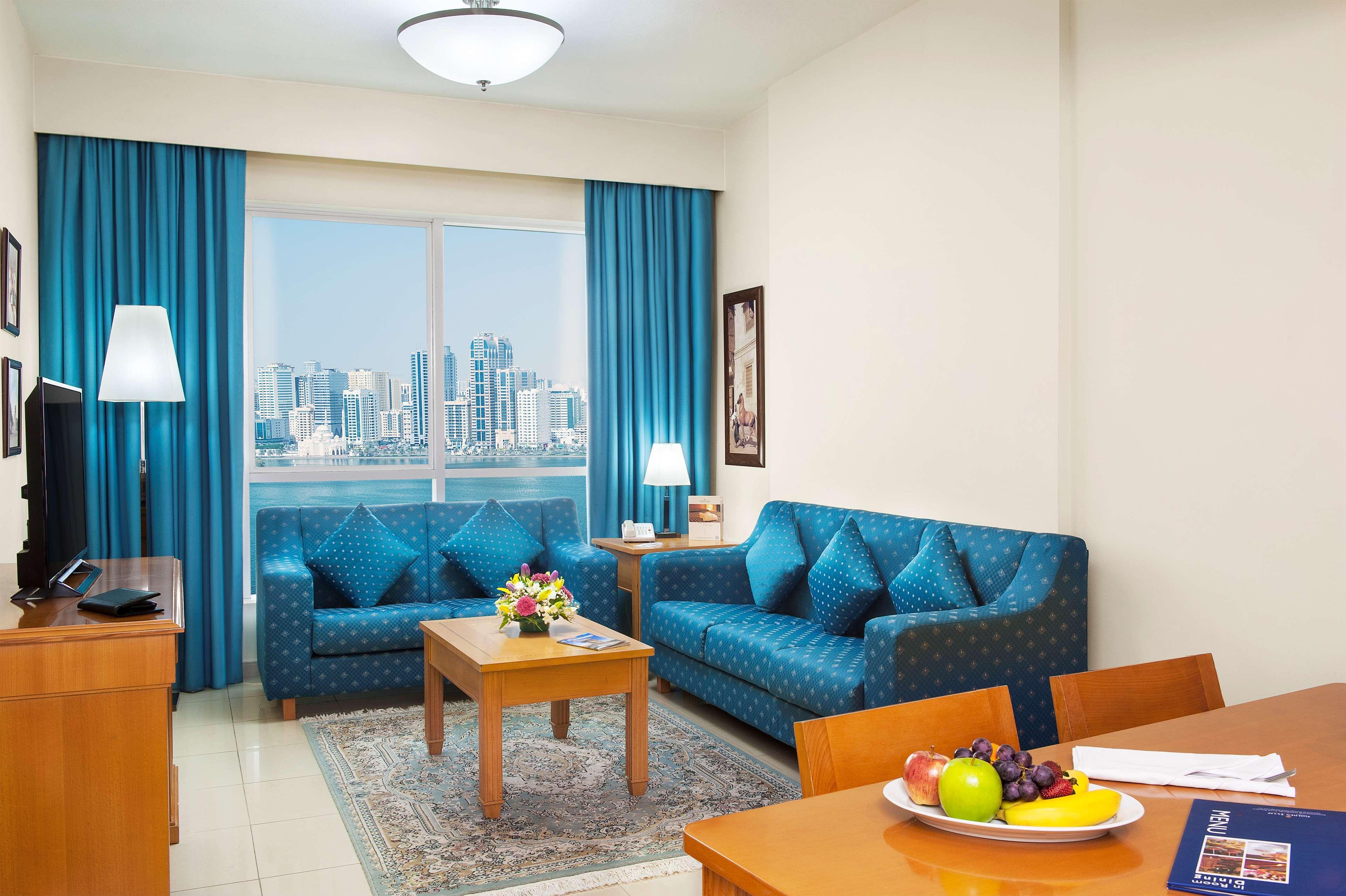 Golden Tulip Sharjah Aparthotel Eksteriør bilde