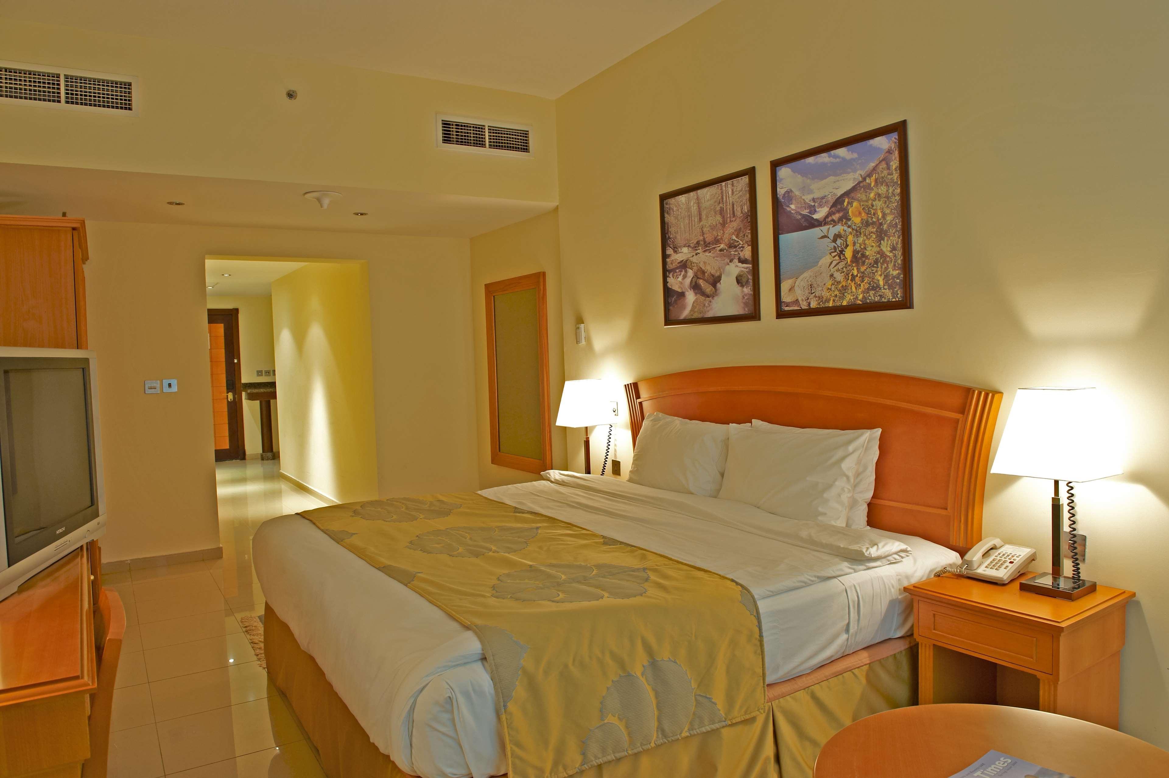 Golden Tulip Sharjah Aparthotel Eksteriør bilde