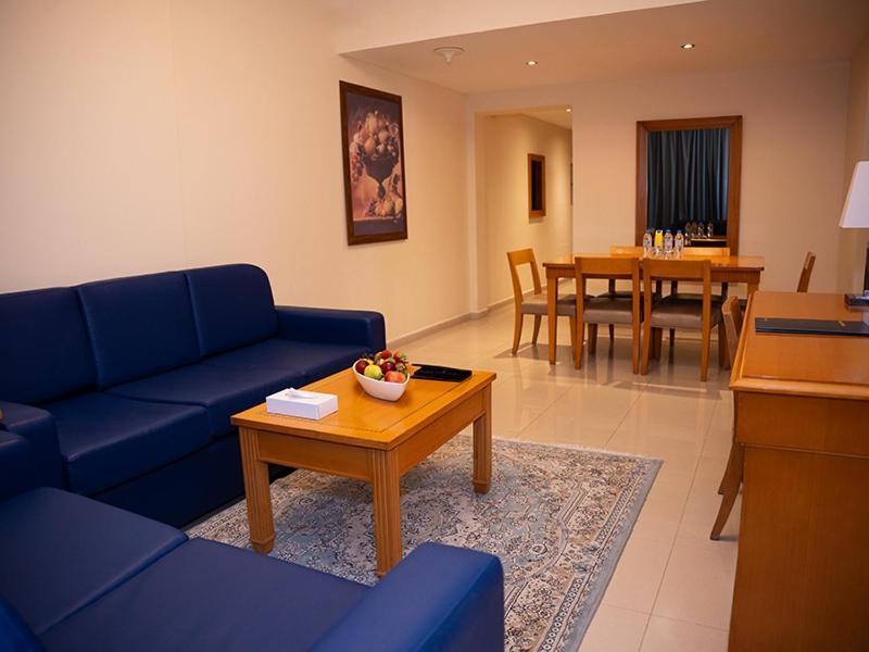 Golden Tulip Sharjah Aparthotel Eksteriør bilde