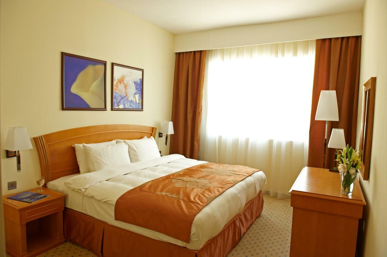 Golden Tulip Sharjah Aparthotel Eksteriør bilde