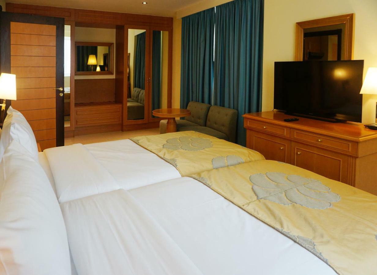 Golden Tulip Sharjah Aparthotel Eksteriør bilde