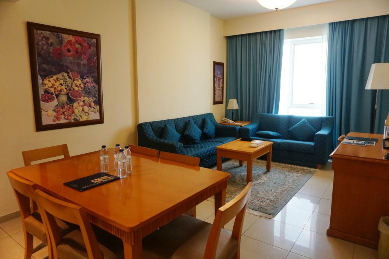 Golden Tulip Sharjah Aparthotel Eksteriør bilde