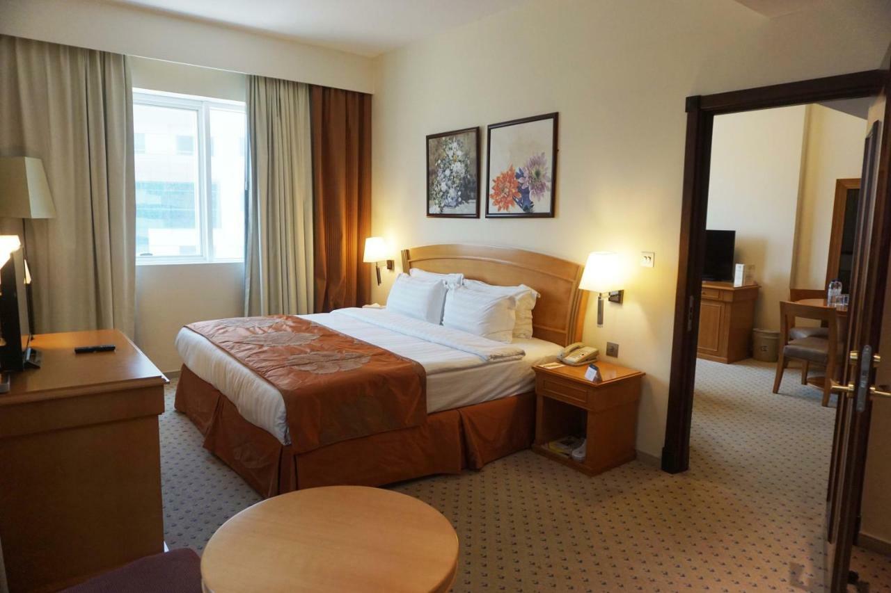 Golden Tulip Sharjah Aparthotel Eksteriør bilde