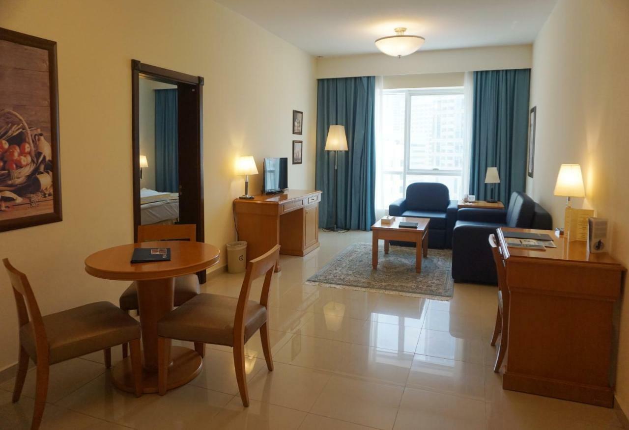 Golden Tulip Sharjah Aparthotel Eksteriør bilde