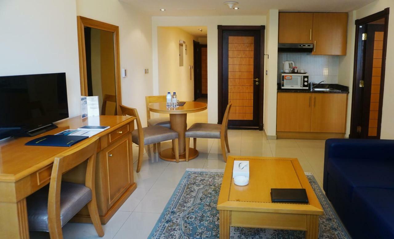Golden Tulip Sharjah Aparthotel Eksteriør bilde